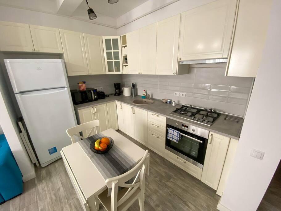 Cozy Central Apartment With 2 Rooms Bucarest Esterno foto